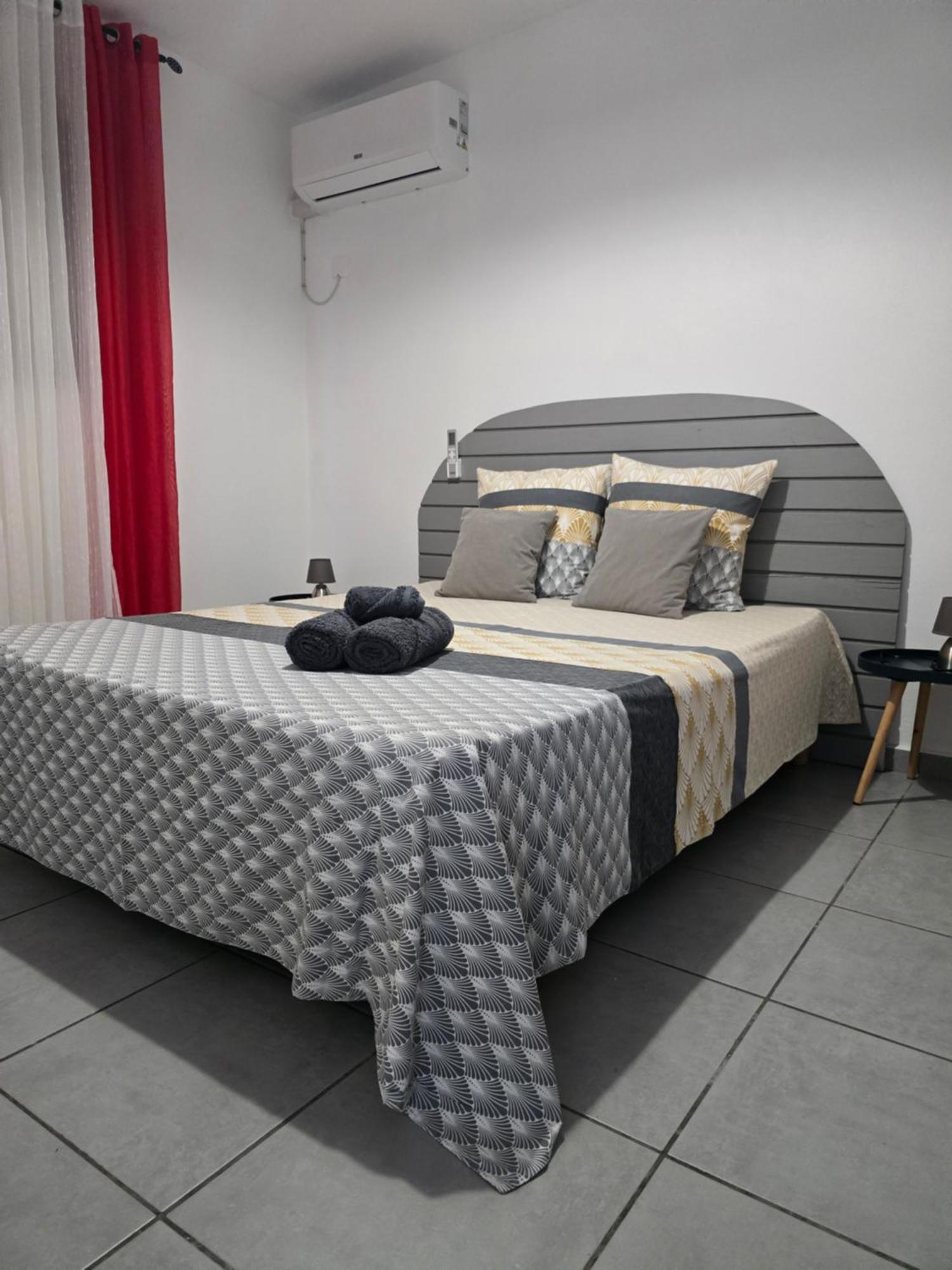 Maison Laurencia - Appartement De L'Etage Sainte-Anne  Zewnętrze zdjęcie